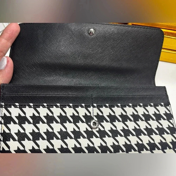 Michael Kors houndstooth print wallet Used - Picture 4 of 4